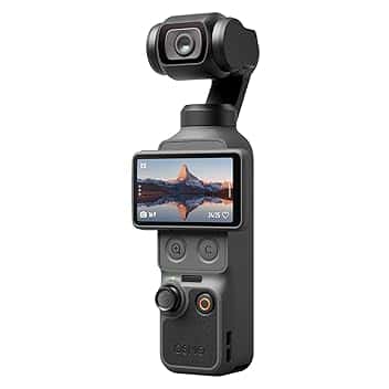 DJI Osmo Pocket 4 Combo Essential, fotocamera stabilizzata tascabile per vlog, CMOS da 1″ e 4K/240fps, stabilizzazione a tre assi, 14 stop di gamma dinamica, 107 GB di memoria integrata