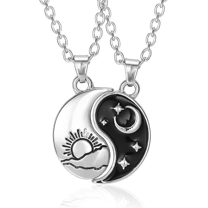 OQKAHIV 2pcs Stella Luna Coppie Collana Pendente per Uomini Donne, Ciondolo Tai Chi Collana per Uomo E Donna Catena Amicizia Yin Yang Coppia di Catena, Regalo Romantico Sorpresa per Lui Lei Fidanzati