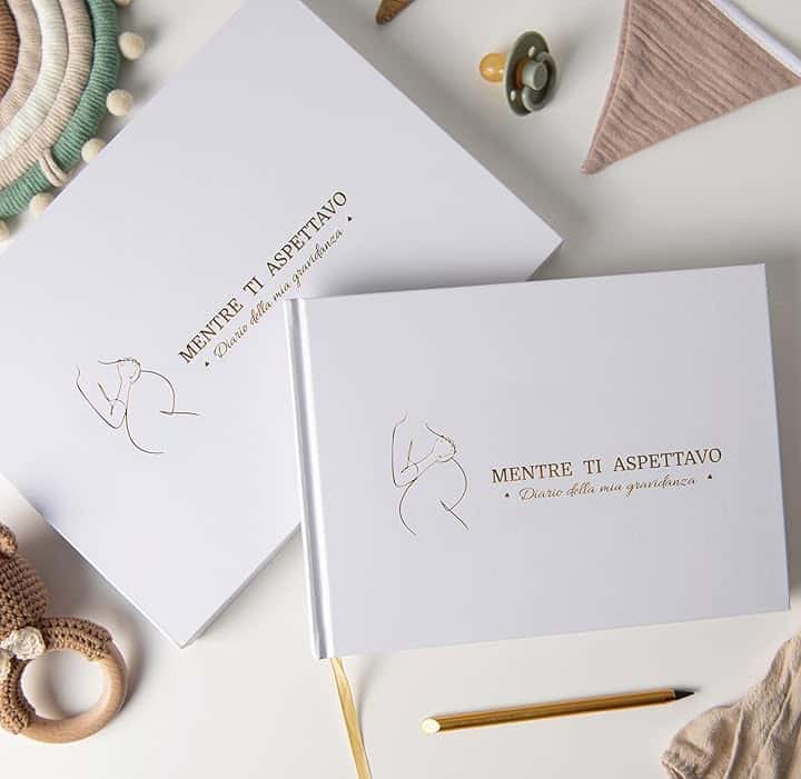 Diario della Gravidanza + Matita di Metallo + Scatola Regalo con Chiusura Magnetica + Adesivi | Libro Gravidanza per Mamma | Regali per Futura Mamma