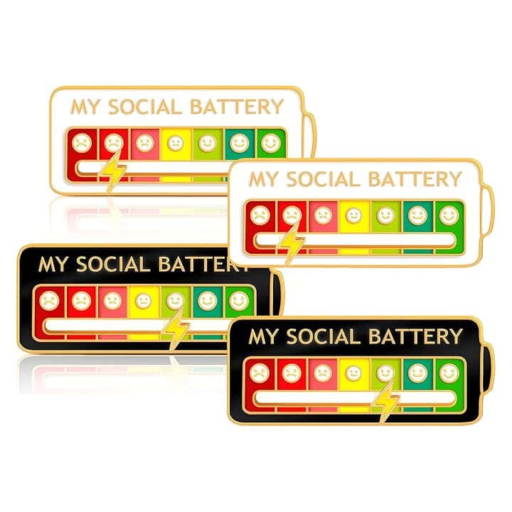 DHWEKU Batteria Sociale Pin, 4 Pezzi Divertente Spilla per L'Umore 7 Giorni, Umore Interattivo, Smalto Badge Gioielli (Bianco + Nero)