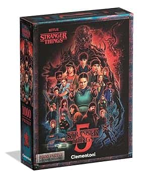 Clementoni – Stranger Things Puzzle 1000 Pezzi Stagione 5, Battaglia Finale a Hawkins, Poster Incluso, Celebration Collection, 70x50 cm, Made in Italy, 37096