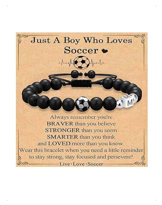 KONFEN Bracciale da Calcio in Pietra Naturale con Iniziale M/L, Con Carta Regalo, Regolabile, Regalo da Calcio per Appassionati, Regali di Gioielli per Ragazzi, Bambini, Ragazze e Donne
