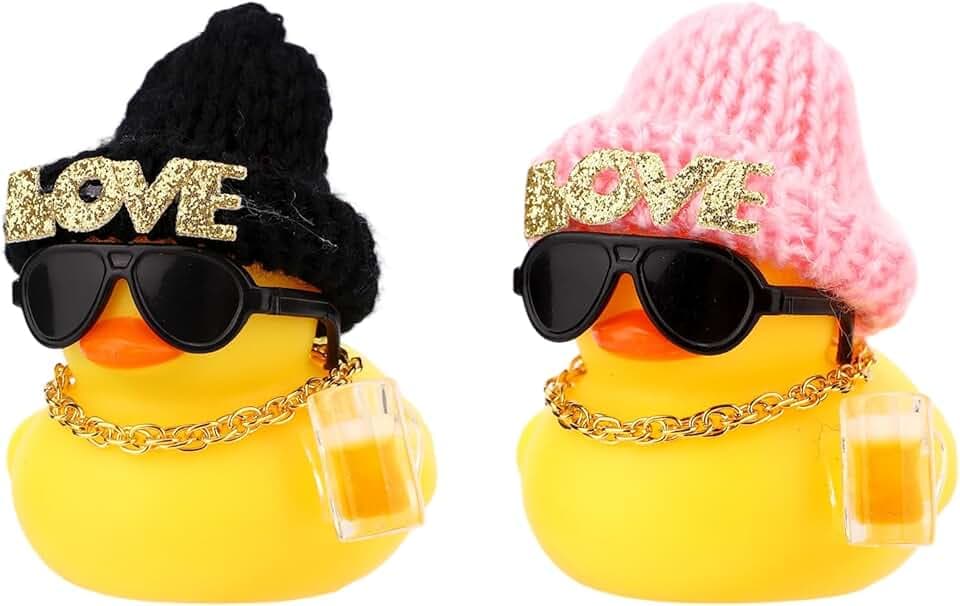 2 Pz Paperelle Gomma Originali, Paperelle Gomma Fantastiche con Cappello Lavorato a Maglia Occhiali da Sole Collana Boccale di Birra Grazioso Accessorio Decorativo per Auto