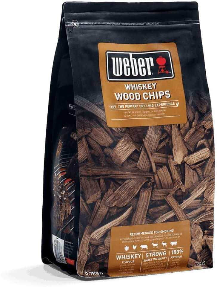 Weber Trucioli di Affumicatura (700g) - Whiskey, Prodotto da Botti di Whiskey, per Verdure e Carne, Prodotto UE, ottenuto in Modo sostenibile, Legno Certificato FSC (FSC Mix) (17627)