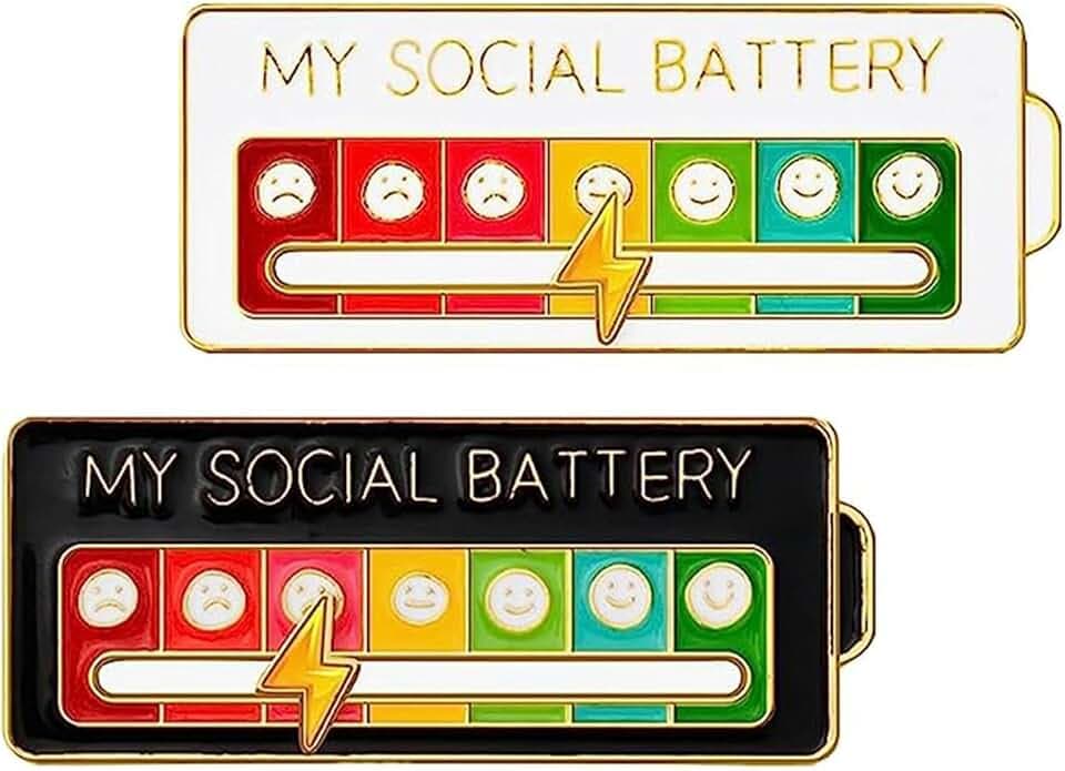 Azwood Distintivo a forma di batteria sociale regolabile, 2 pezzi, spilla smaltata divertente con batteria sociale, spilla divertente per l'umore sociale, spilla per 7 giorni, simpatica e creativa