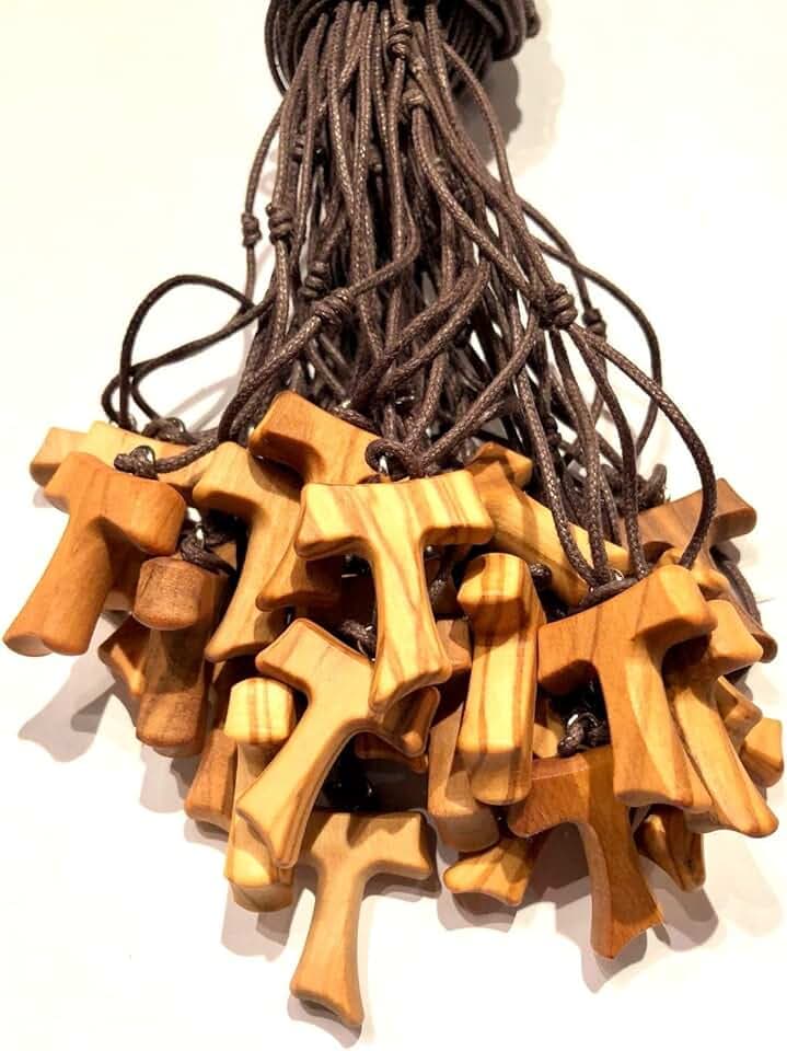 IL SOLE Tau in Legno di ulivo, Croce di San Francesco d'Assisi 2,5 Centimetri 20 Pezzi Pezzi con i 3 Nodi Francescani con 1 Certificato di qualità Realizzato nelle vicinanze di Assisi