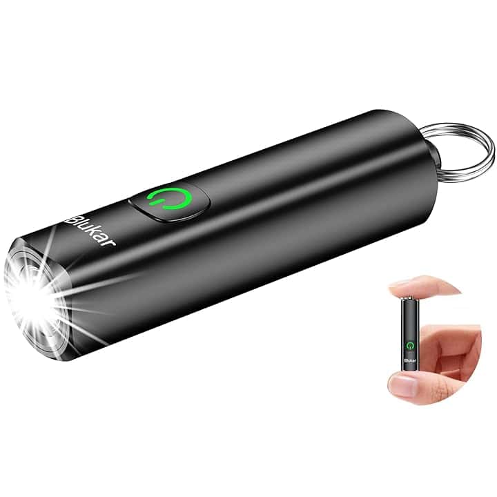 Blukar Mini Torcia LED Ricaricabile, Super Luminoso Torcia EDC Tascabile con Portachiavi, 3 Modalità, Funzione di Memoria, Impermeabile Portatile Flashlight per Campeggio/Pesca/Trekking/Emergenza