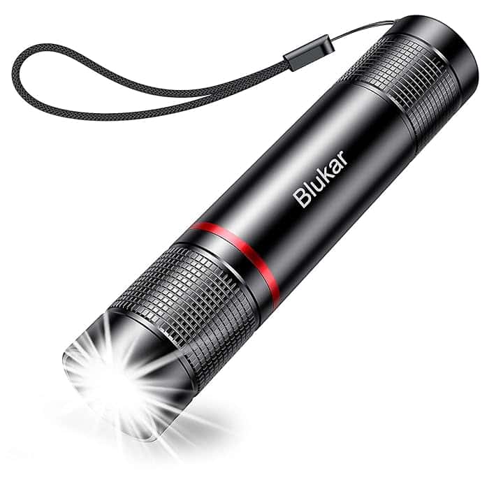 Blukar Torcia LED Ricaricabile, Super Luminoso Torcia Elettrica, 4 Modalità di Illuminazione, Alta Potente, Zoomabile, Portatile per Campeggio/Escursionismo/Emergenza/Interruzione di Corrente
