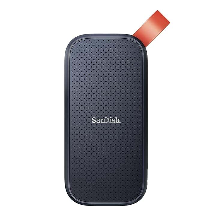 SANDISK Portable SSD Esterno 1TB (SSD Portatile, Unità a stato solido NVMe, fino a 800 MB/s, Un'unità di storage affidabile per il backup di contentuti e ricordi, robusto gancio in gomma)