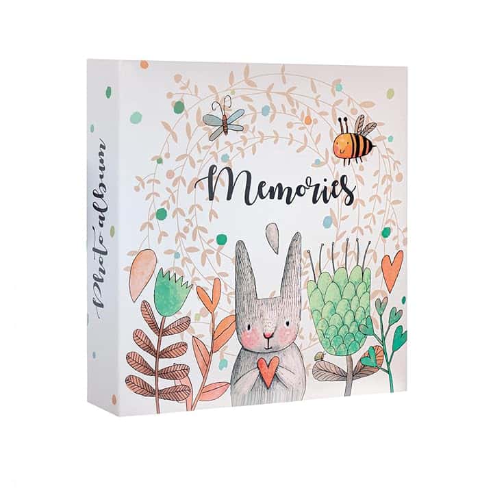 Grupo Erik Album Fotografico 10x15 cm Cute Rabbit - Album Foto con 200 Tasche, 2 per Pagina, Copertina Rigida e Personalizzabile, con Spazio per Note e Commenti The Forest Stewardship Council