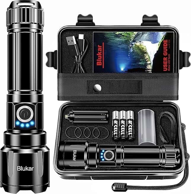 Blukar Torcia LED Potente Professionale, Ultra Alto Lumen Super Luminoso Zoomabile Torcia Alta Potenza, Ricaricabile, 5 Modalità, IP67 Impermeabile Flashlight per Campeggio/Pesca/Emergenza/Trekking